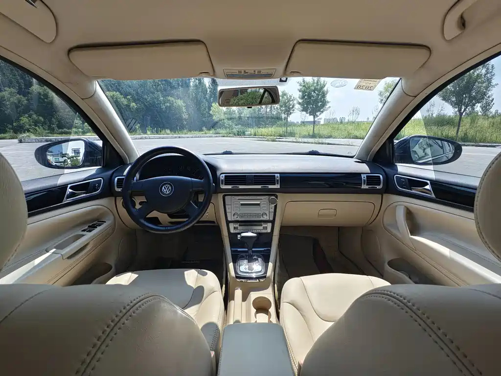 VOLKSWAGEN PASSAT LINGYU 2013