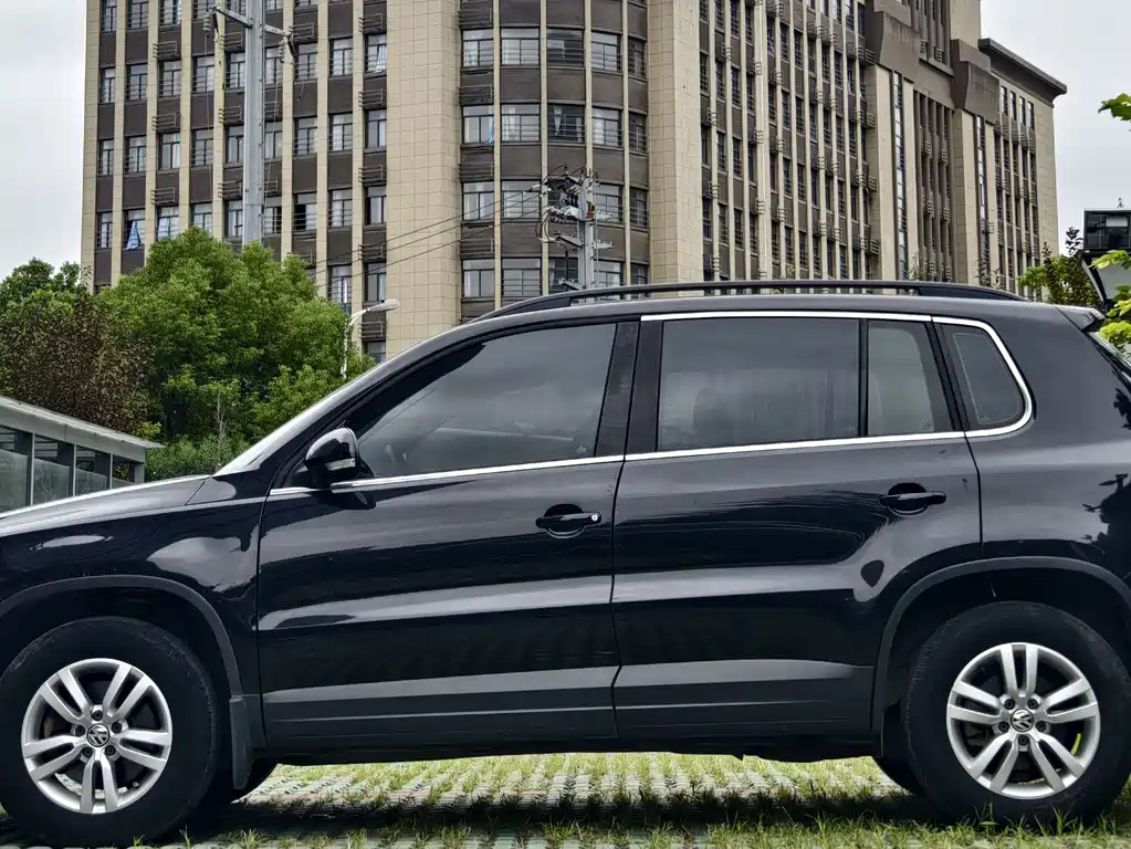 VOLKSWAGEN TIGUAN 2015