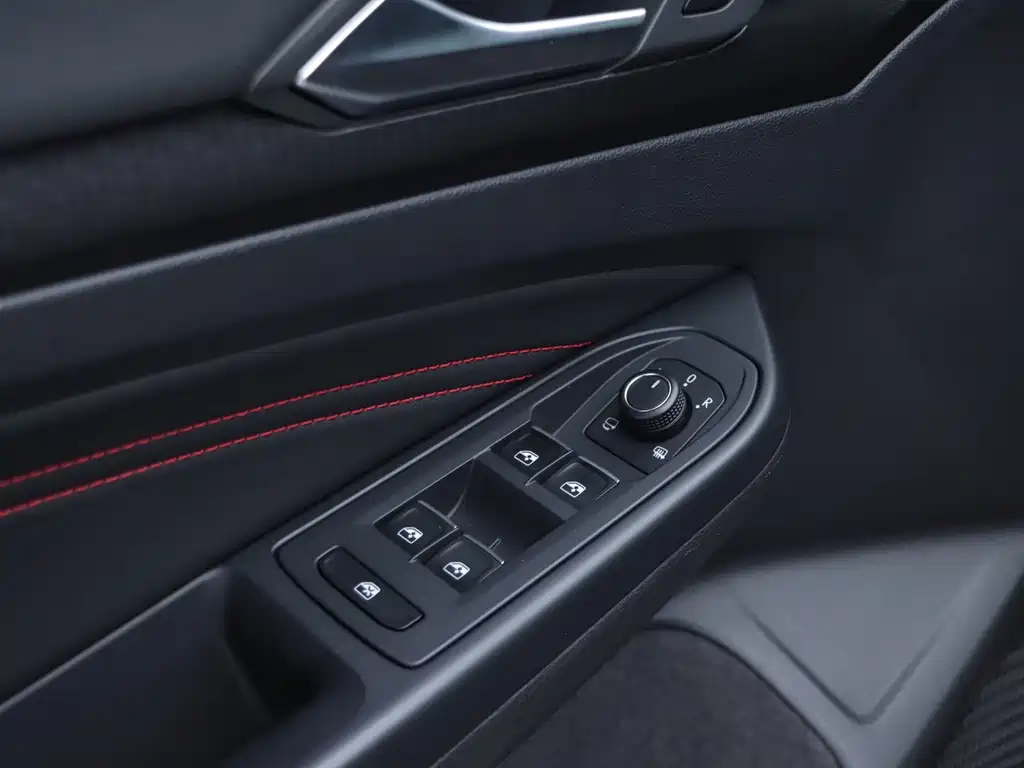 VOLKSWAGEN GOLF GTI 2023