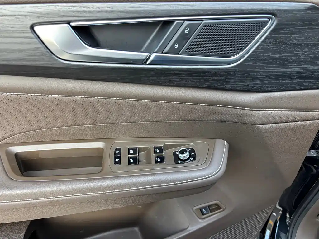 VOLKSWAGEN VILORAN 2023