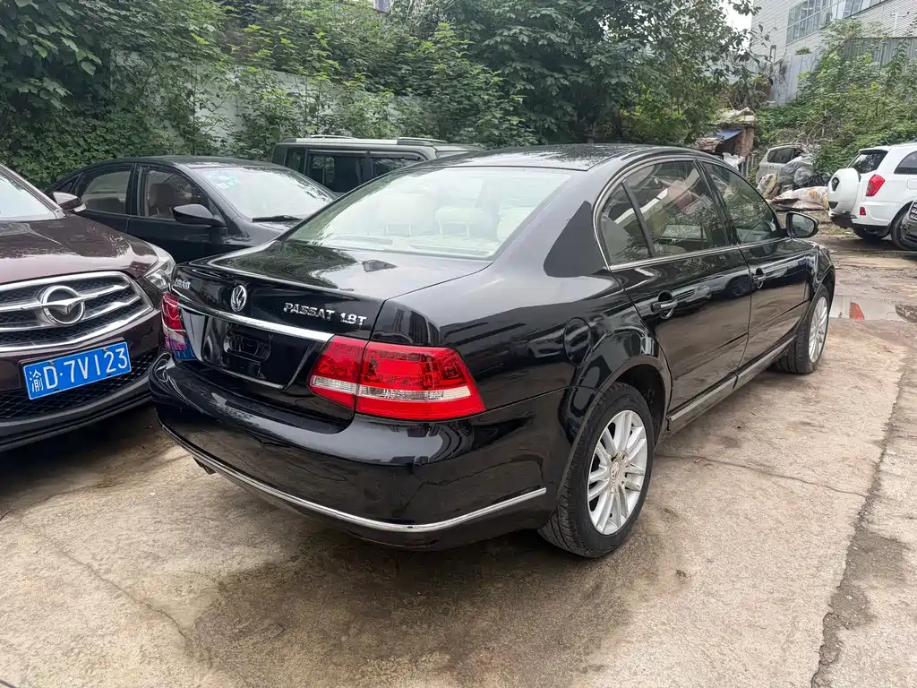 VOLKSWAGEN PASSAT LINGYU 2009