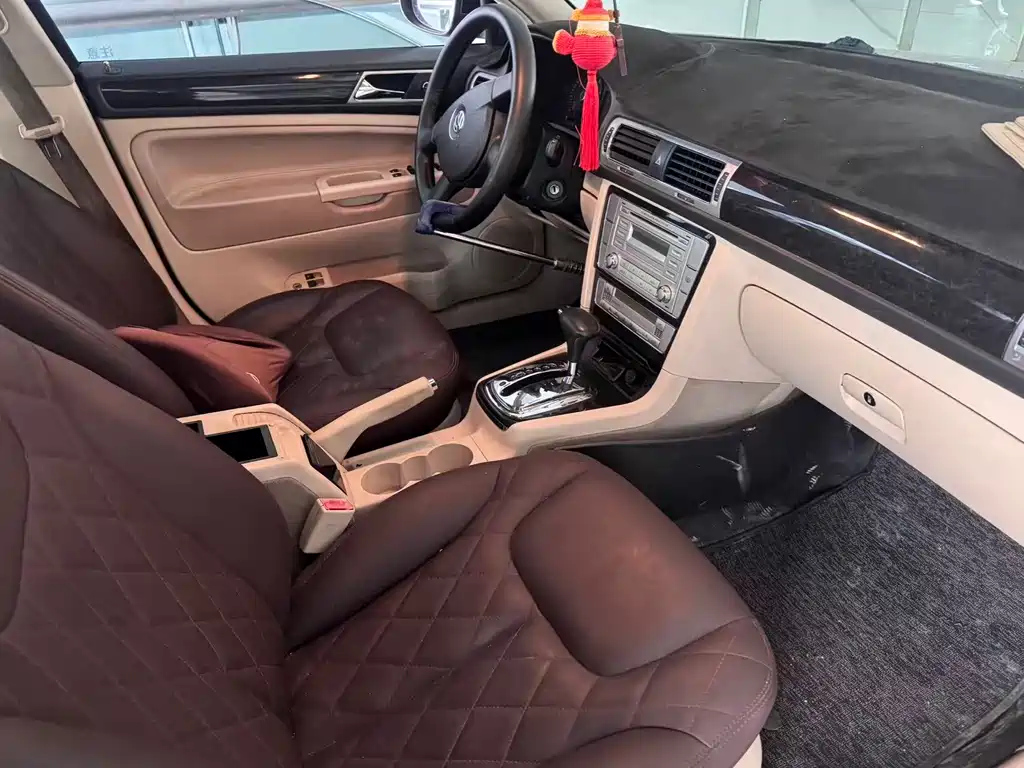 VOLKSWAGEN PASSAT LINGYU 2009