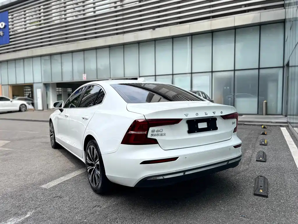 VOLVO S60 2024