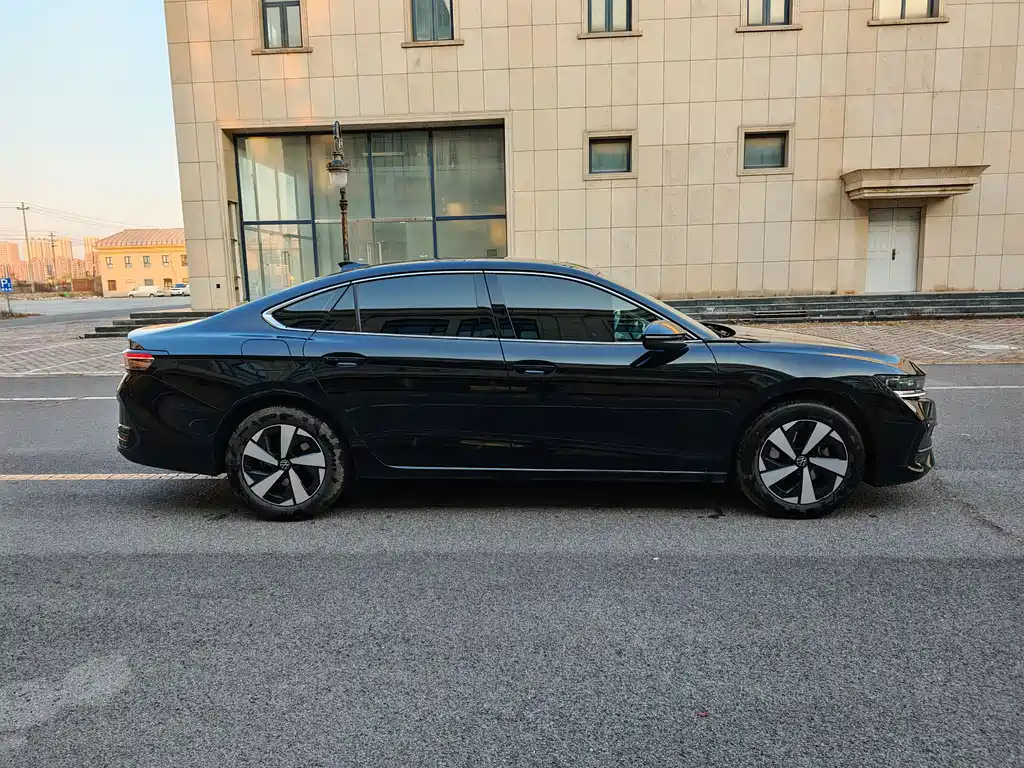 VOLKSWAGEN MAGOTAN 2024