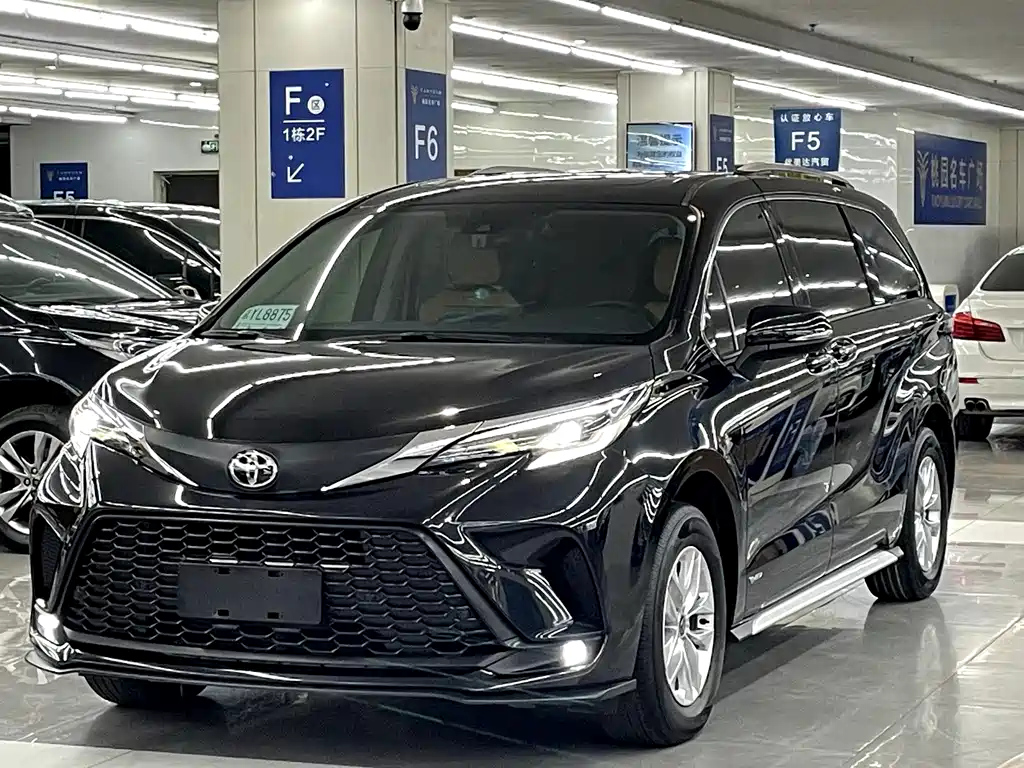 TOYOTA GRANVIA 2024