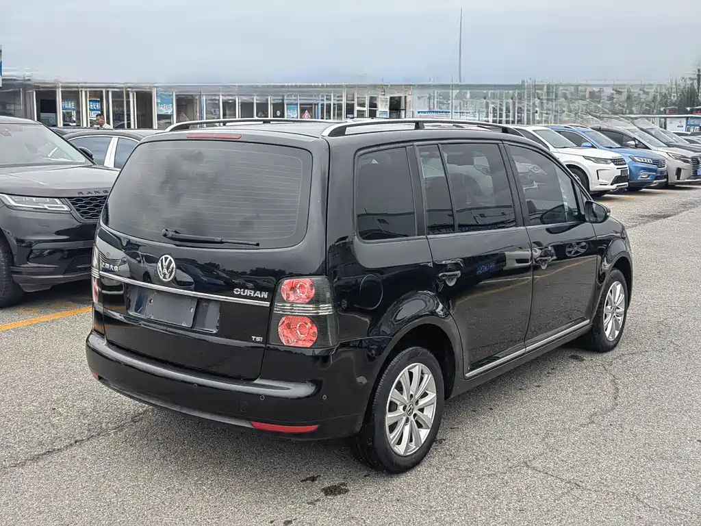 VOLKSWAGEN TOURAN 2013