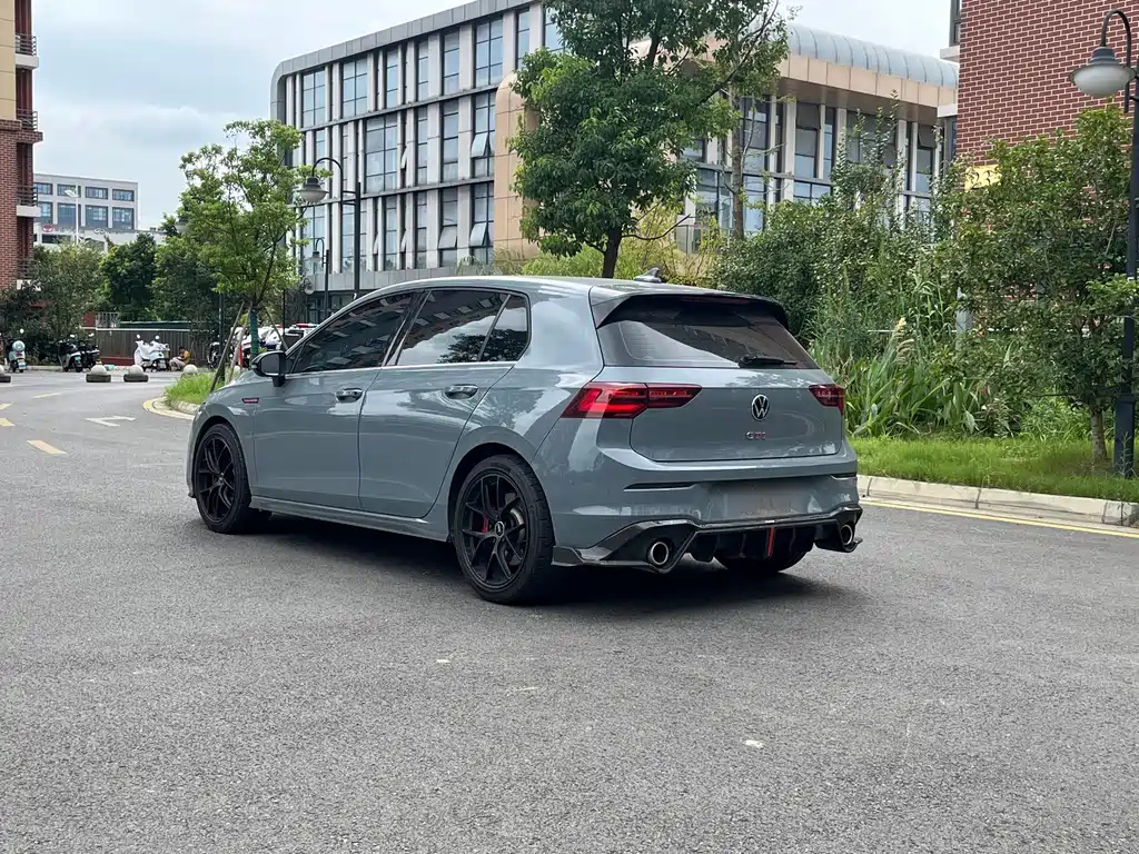 VOLKSWAGEN GOLF GTI 2023