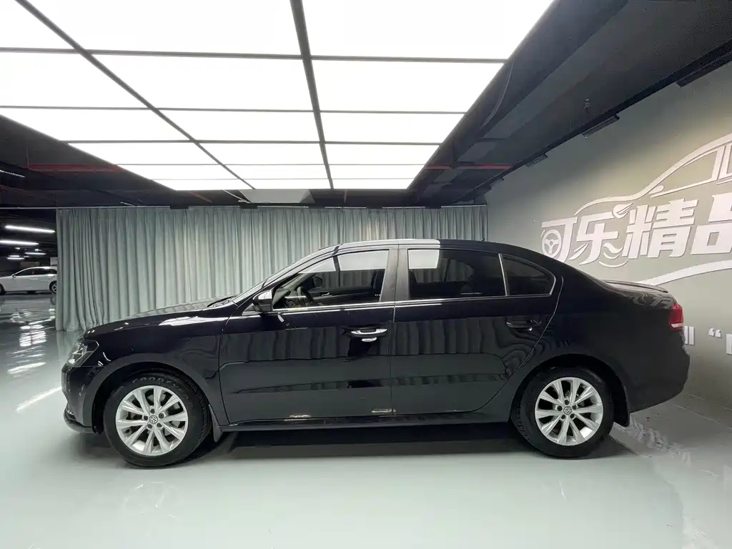 VOLKSWAGEN LAVIDA 2015