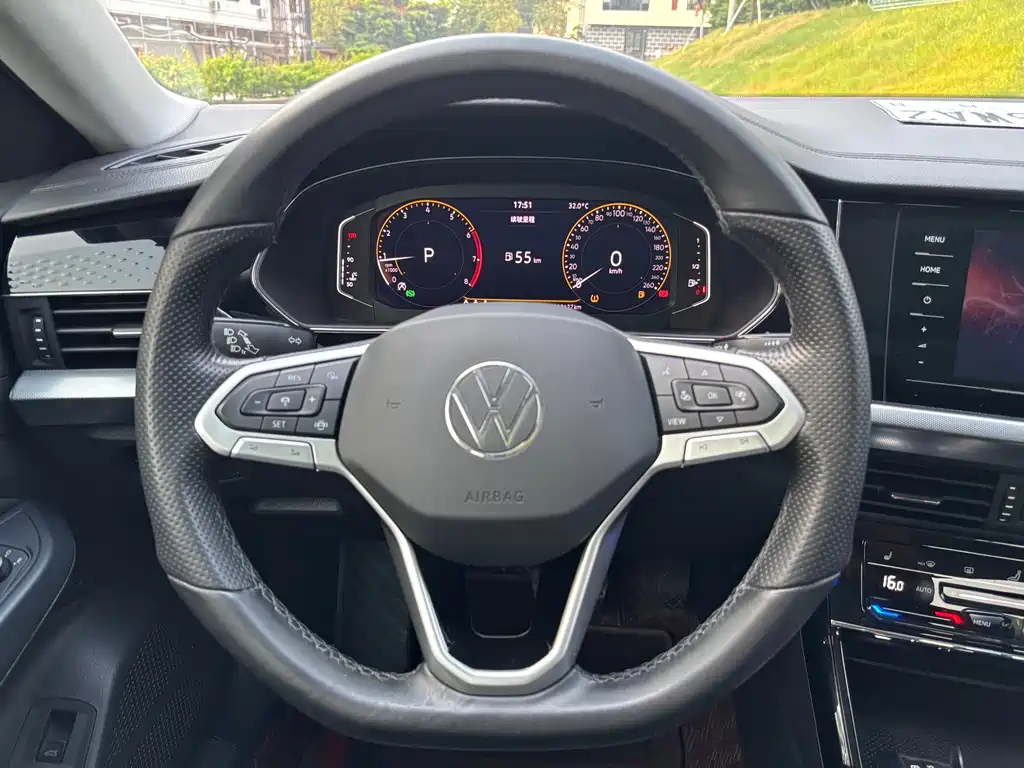 VOLKSWAGEN PASSAT 2022
