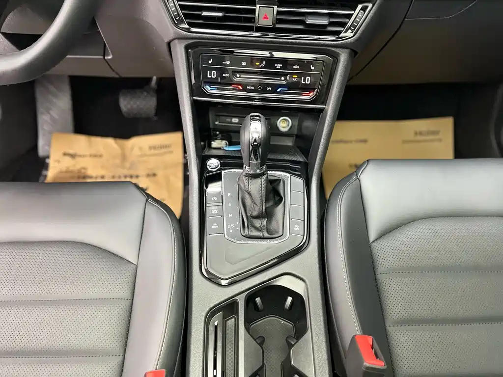 VOLKSWAGEN THARU 2022