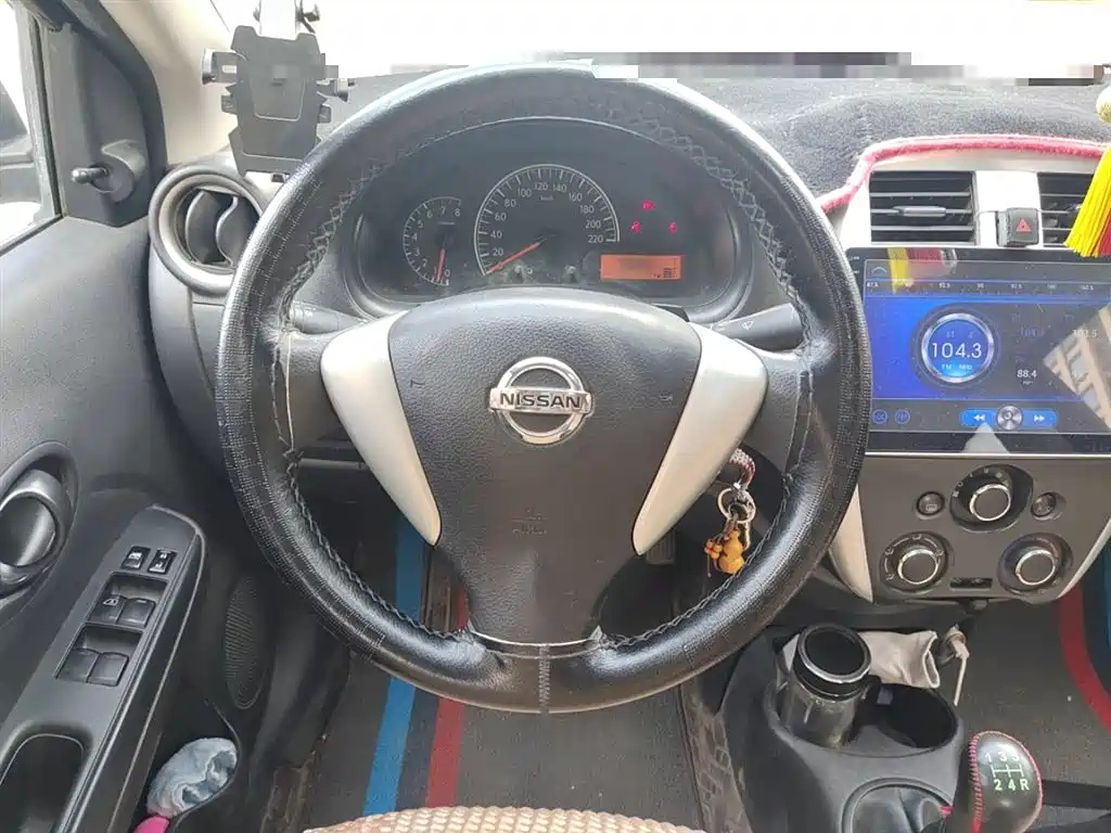 NISSAN SUNNY 2015
