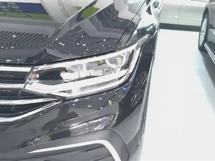 VOLKSWAGEN TIGUAN L 2023