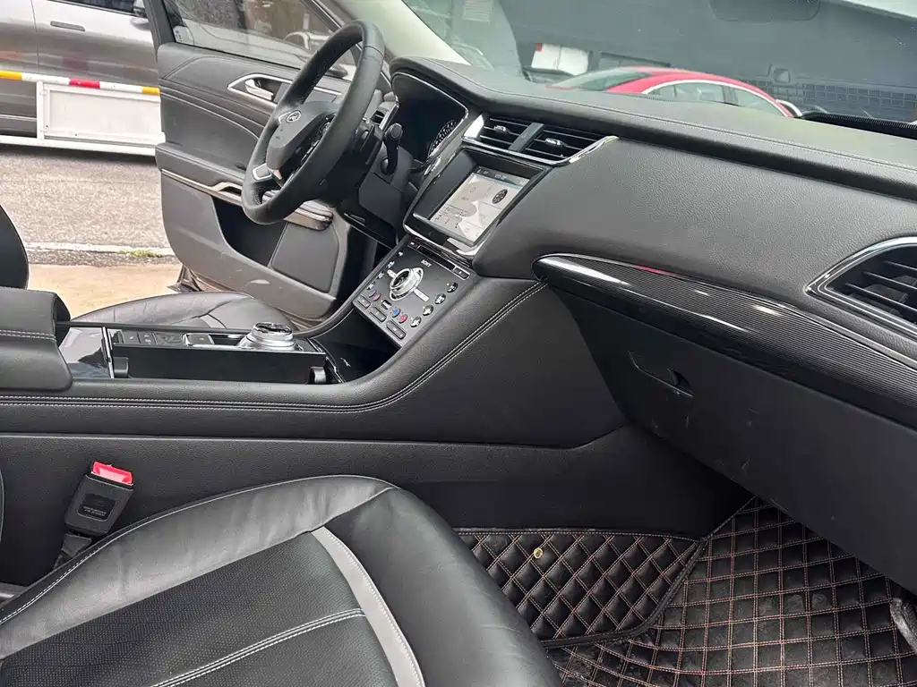 FORD TAURUS 2019