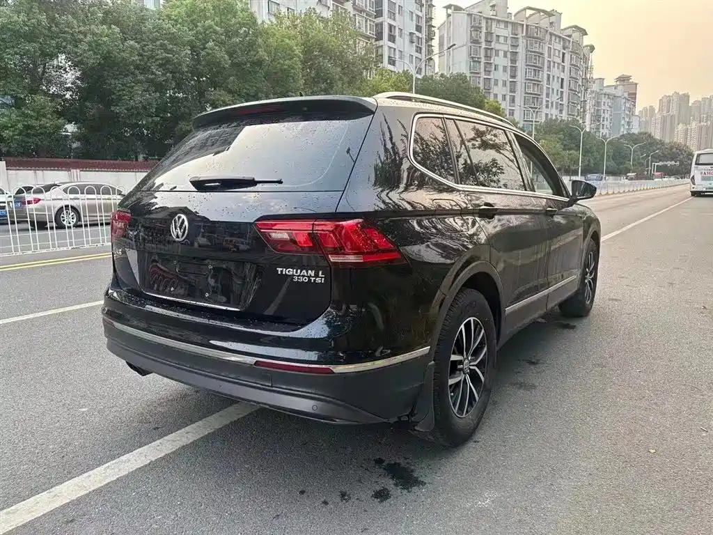 VOLKSWAGEN TIGUAN L 2017