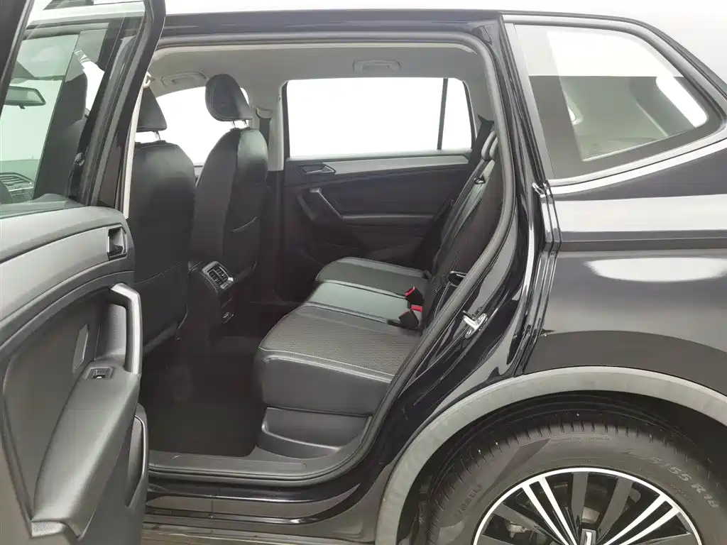 VOLKSWAGEN TIGUAN L 2021