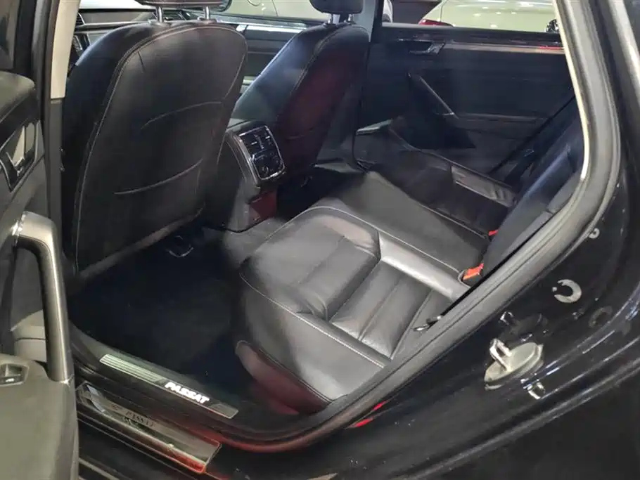 VOLKSWAGEN PASSAT 2017