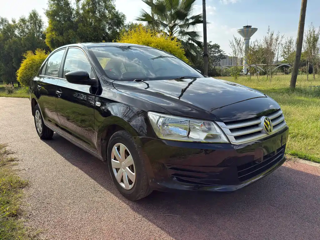 VOLKSWAGEN SANTANA 2014