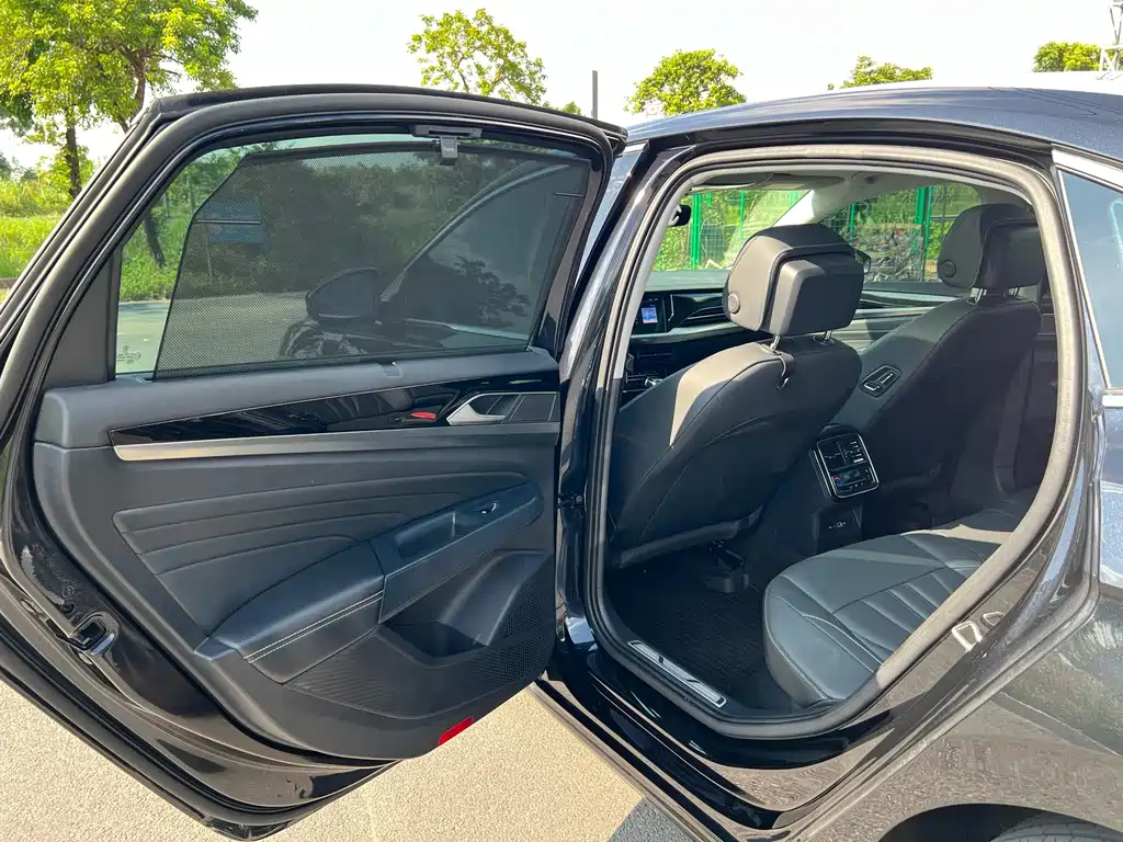 VOLKSWAGEN PASSAT 2025