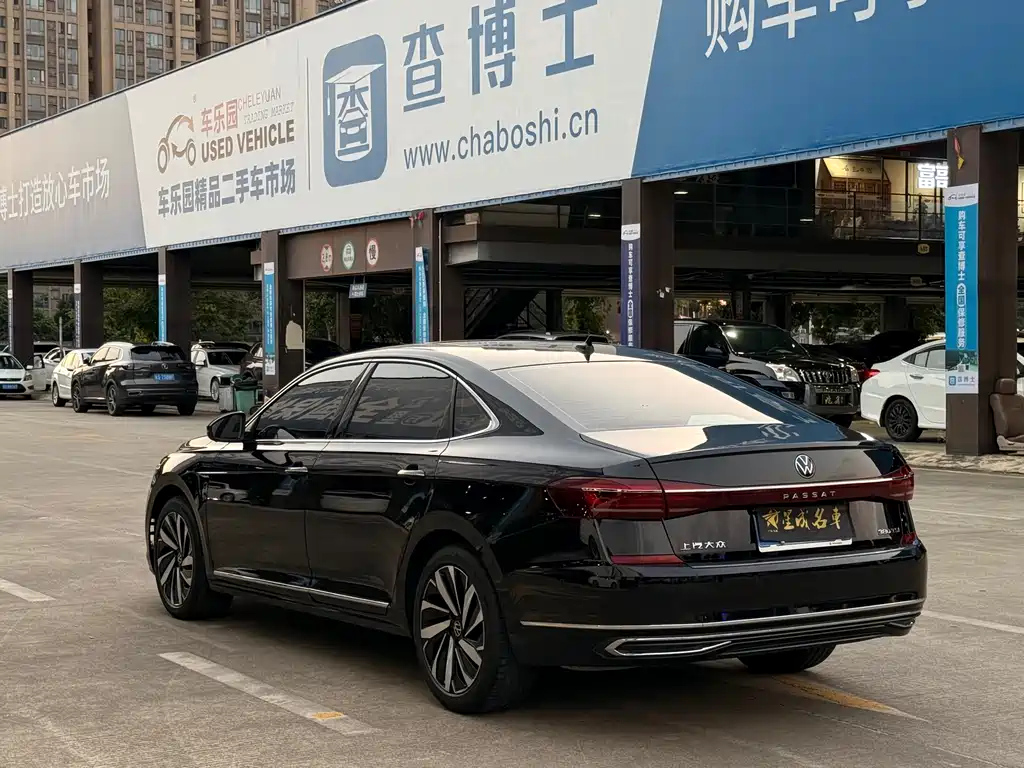 VOLKSWAGEN PASSAT 2025