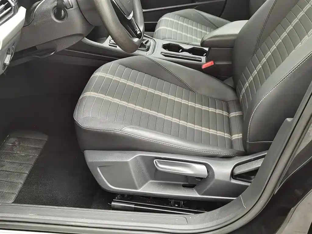 VOLKSWAGEN LAVIDA 2020