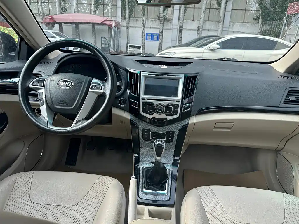 BYD SURUI 2014