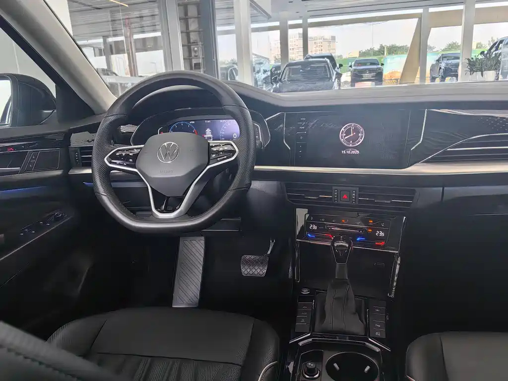 VOLKSWAGEN PASSAT 2024