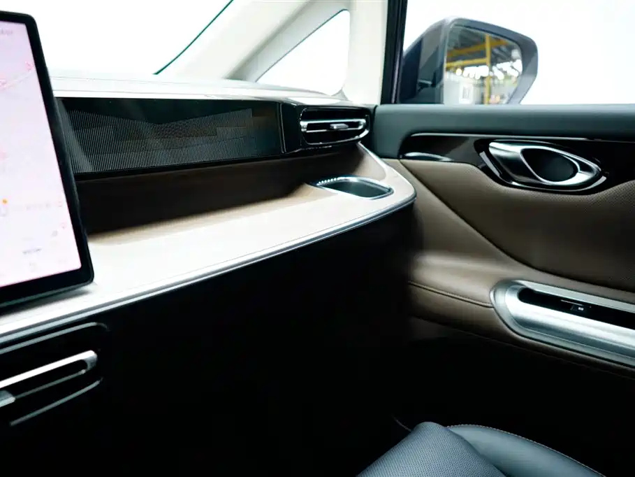 TRUMPCHI E8 NEW ENERGY 2024