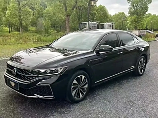 VOLKSWAGEN PASSAT 2022