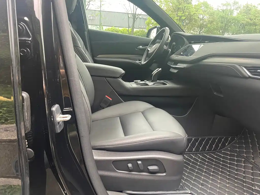 CADILLAC XT4 2021