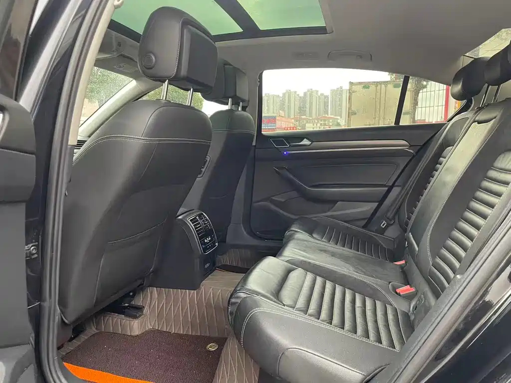 VOLKSWAGEN MAGOTAN 2020