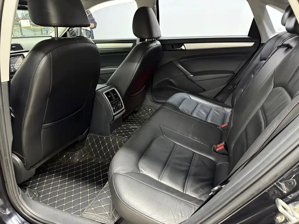 VOLKSWAGEN PASSAT 2015