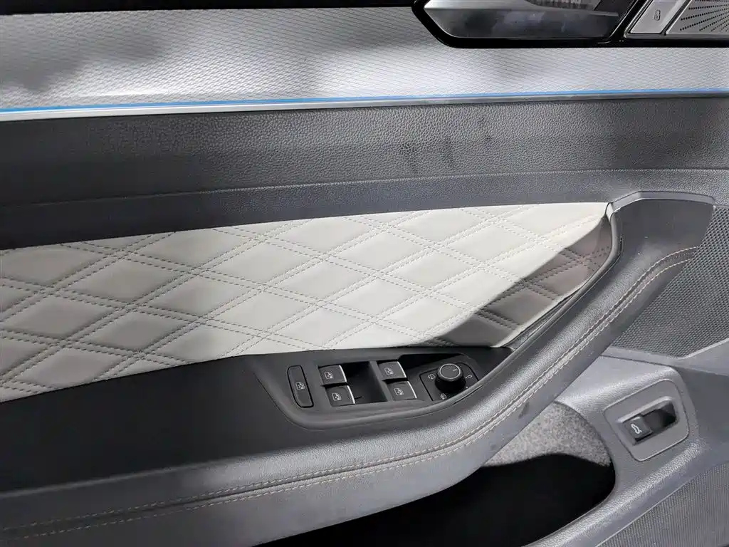 VOLKSWAGEN MAGOTAN 2023