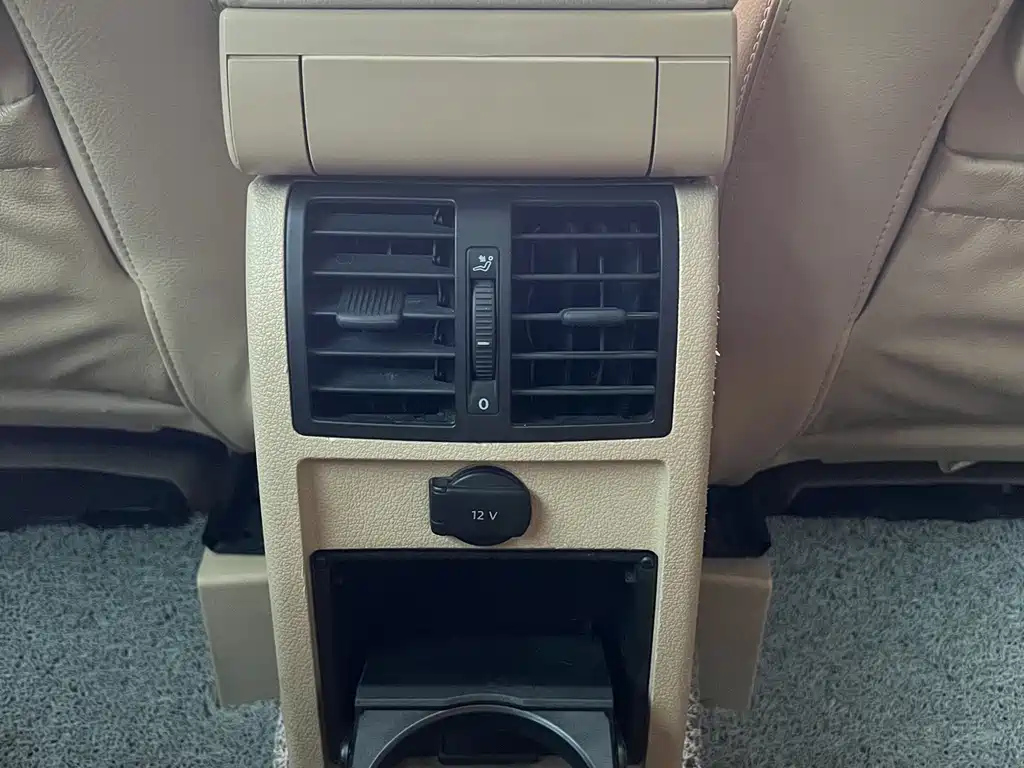 VOLKSWAGEN TOURAN 2010