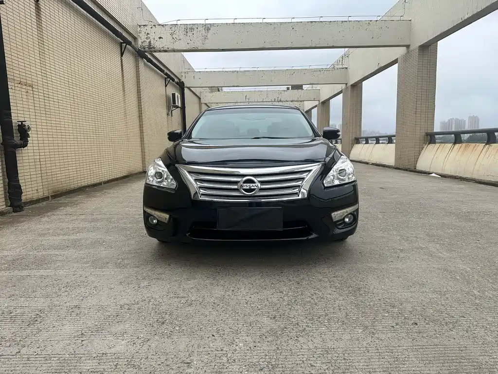 NISSAN TEANA 2015