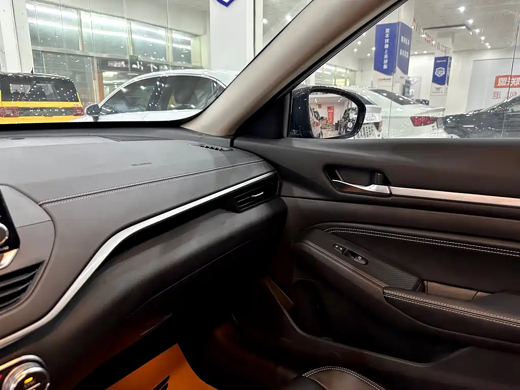 NISSAN TEANA 2019