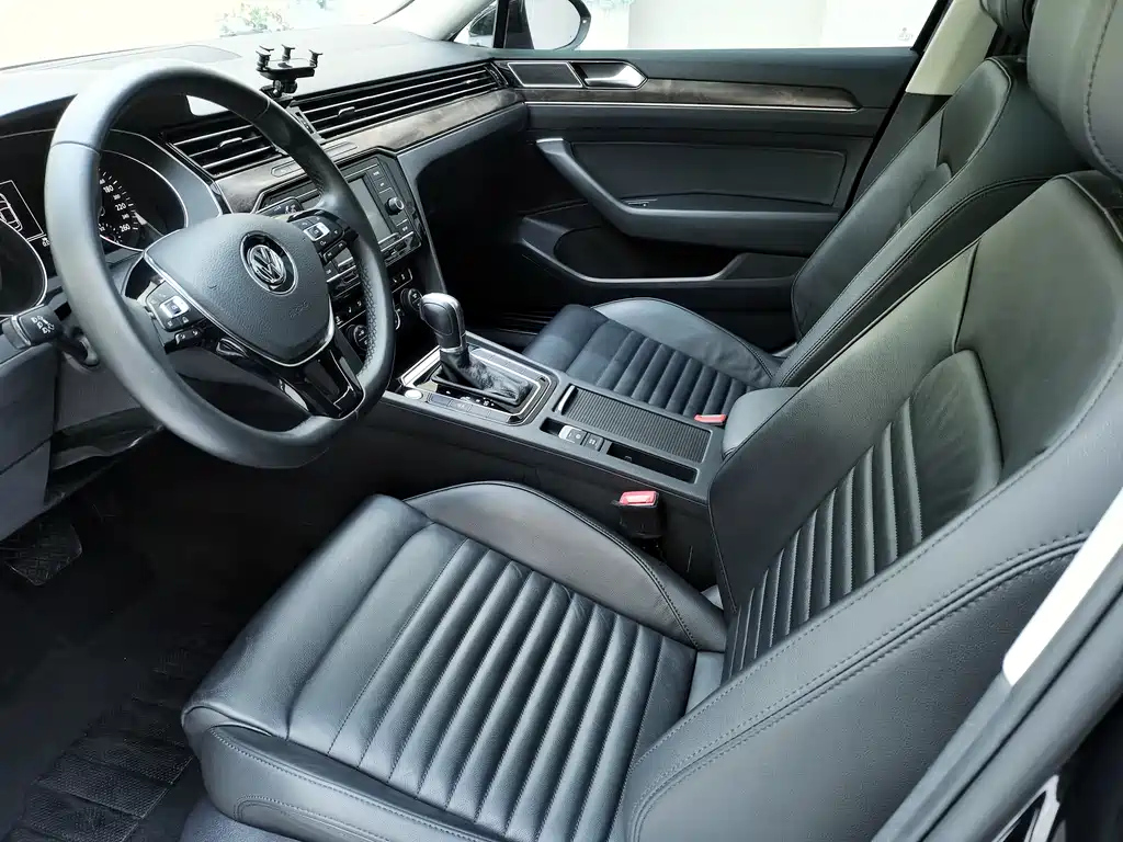 VOLKSWAGEN MAGOTAN 2018