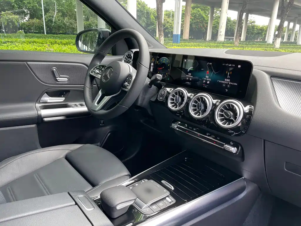 MERCEDES BENZ GLA 2022