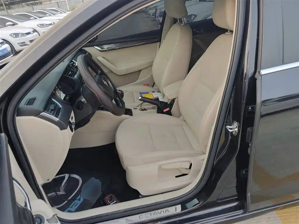 SKODA OCTAVIA 2015