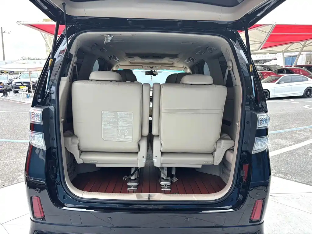 TOYOTA ALPHARD 2012