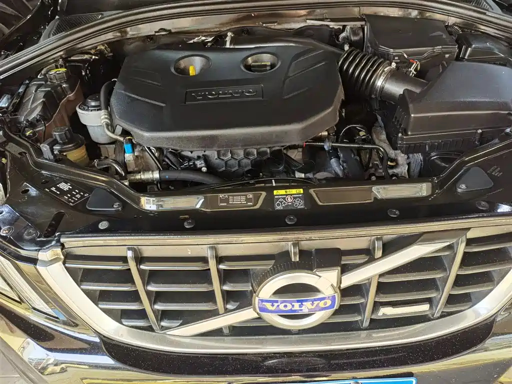 VOLVO XC60 IMPORT 2011