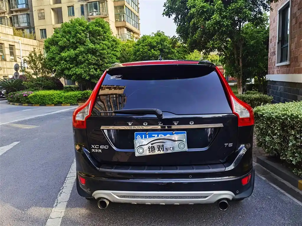 VOLVO XC60 IMPORT 2011