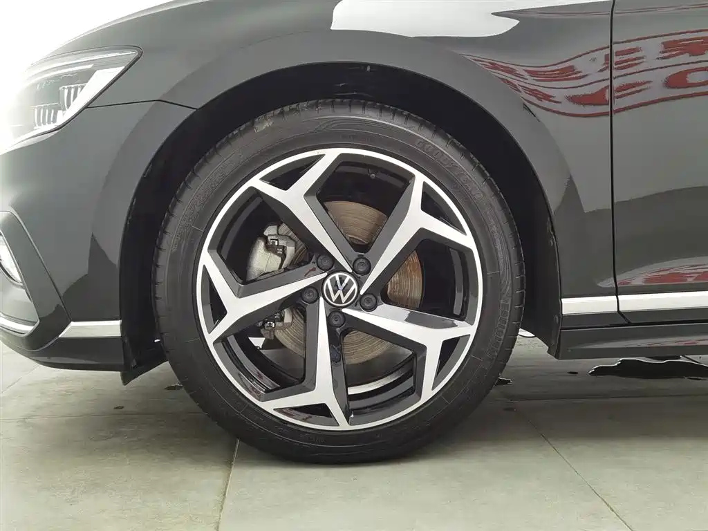 VOLKSWAGEN MAGOTAN 2023