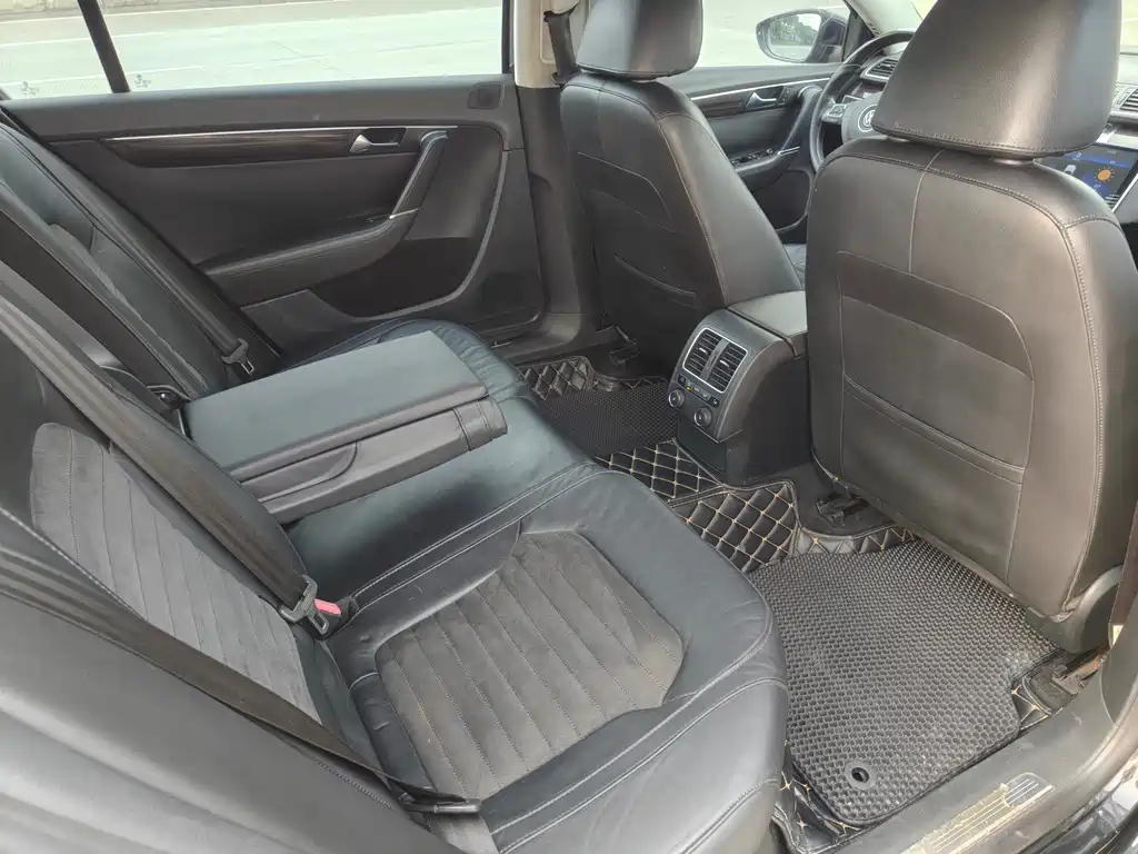 VOLKSWAGEN MAGOTAN 2013