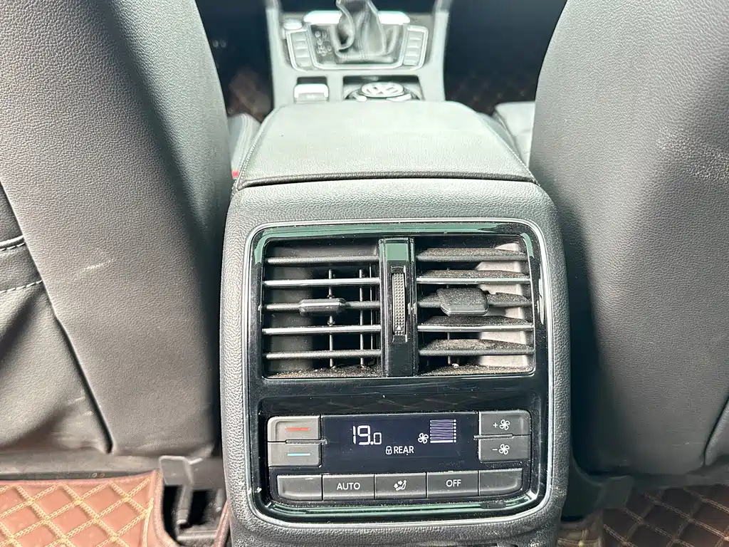 VOLKSWAGEN MAGOTAN 2019