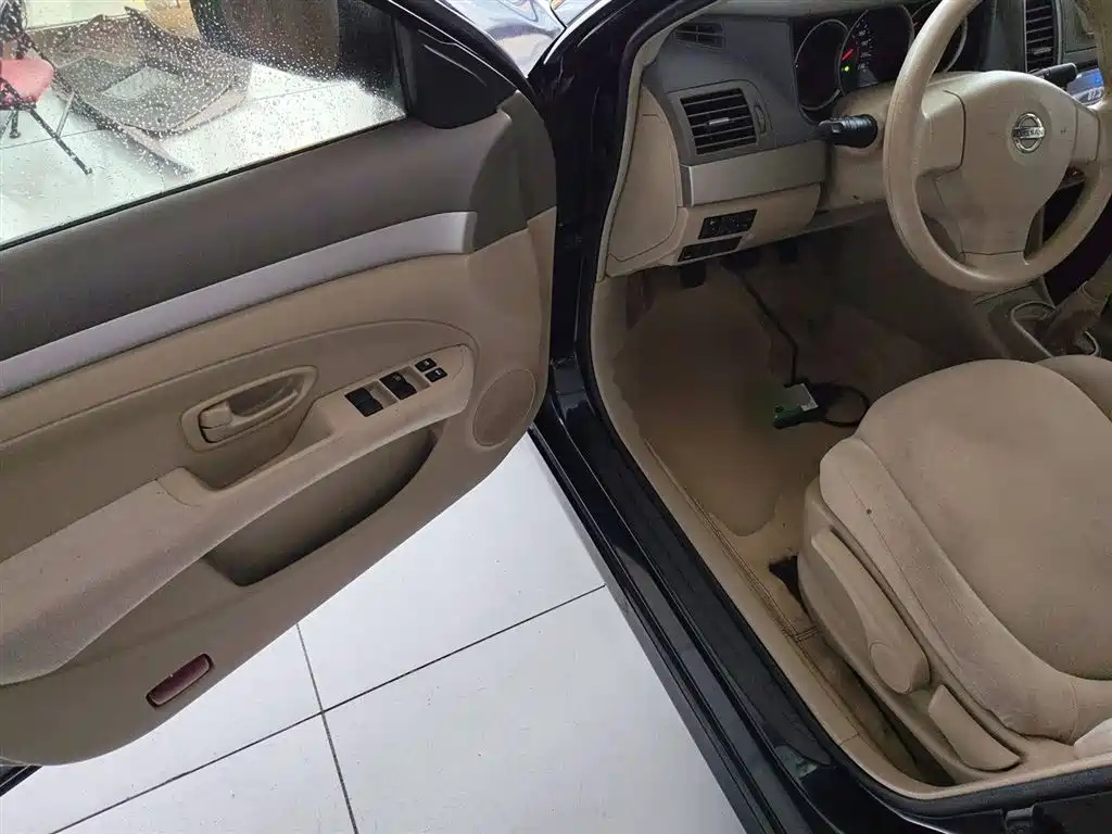 NISSAN SYLPHY 2012