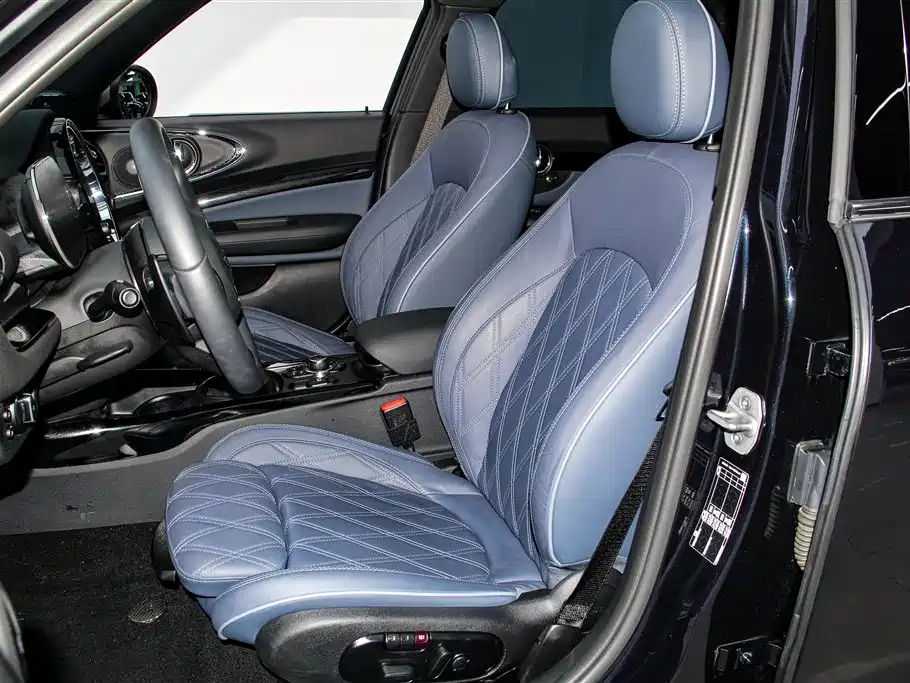 MINI CLUBMAN 2023