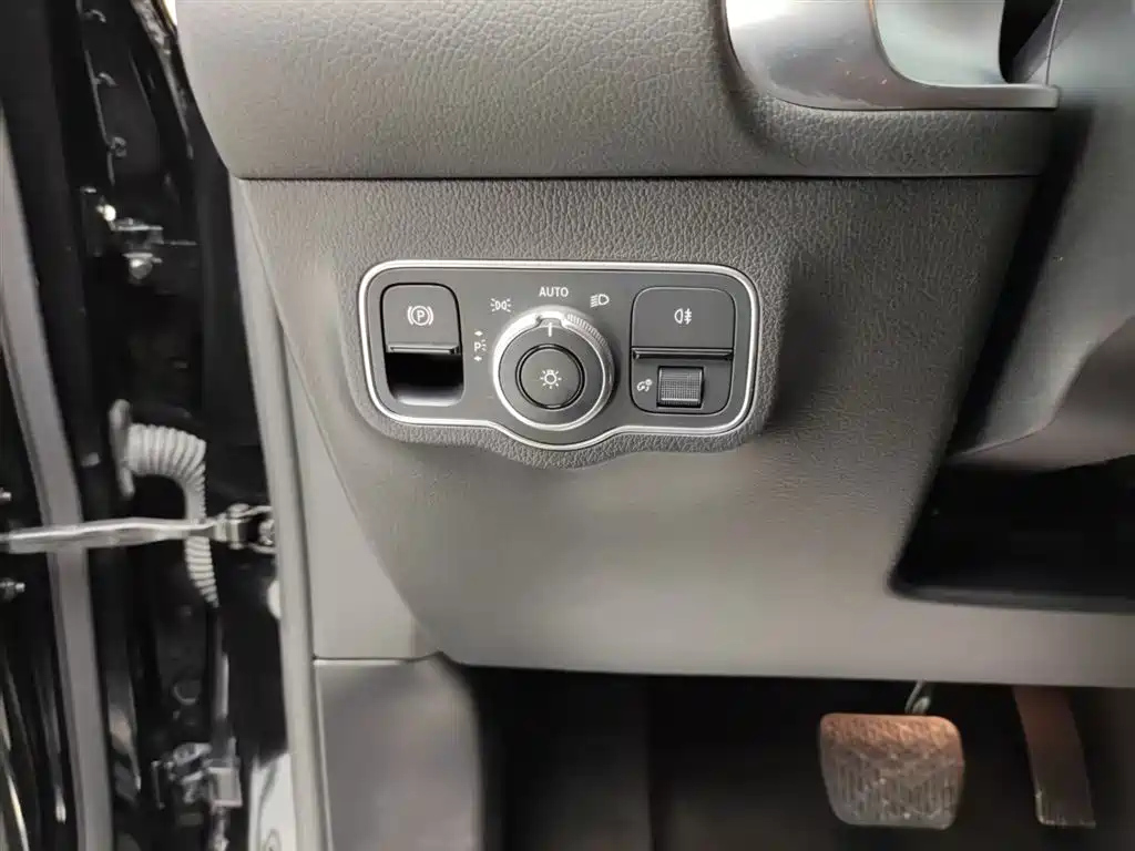 MERCEDES BENZ GLB 2022