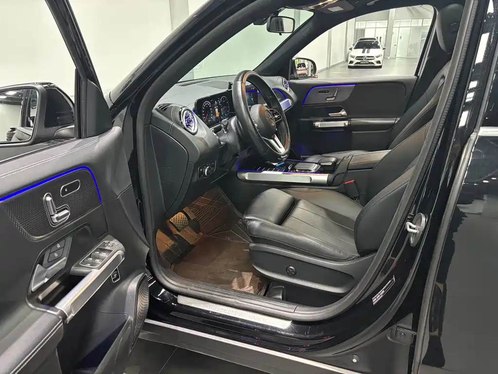 MERCEDES BENZ GLB 2023