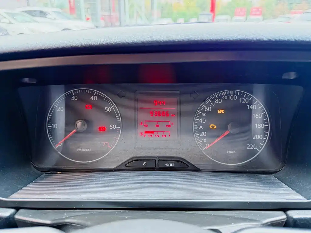 VOLKSWAGEN JETTA 2012