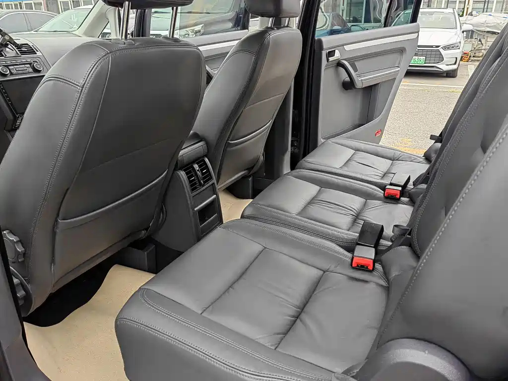 VOLKSWAGEN TOURAN 2013